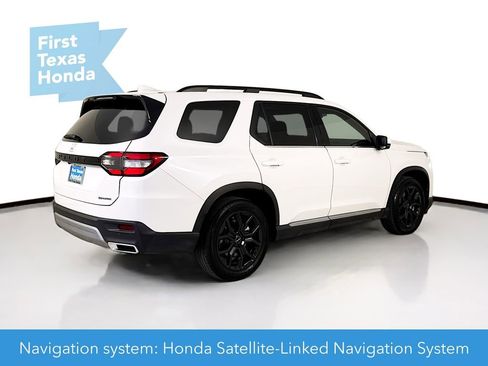 Used 2025 Honda Pilot Touring image 8