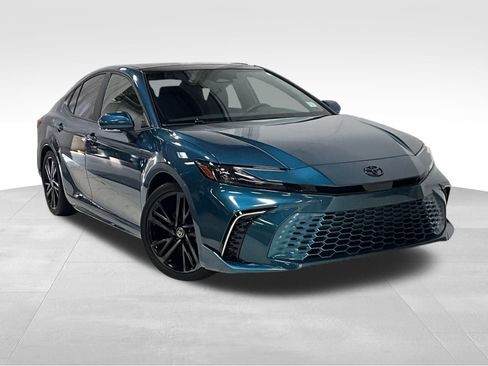 Used 2025 Toyota Camry XSE FWD image 1