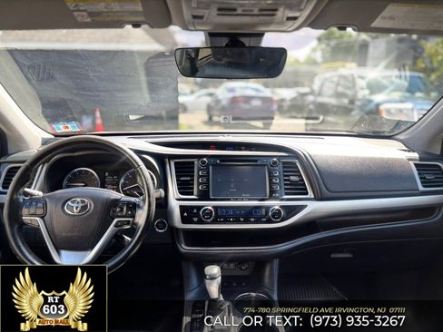 Used 2018 Toyota Highlander XLE AWD/4WD image 14