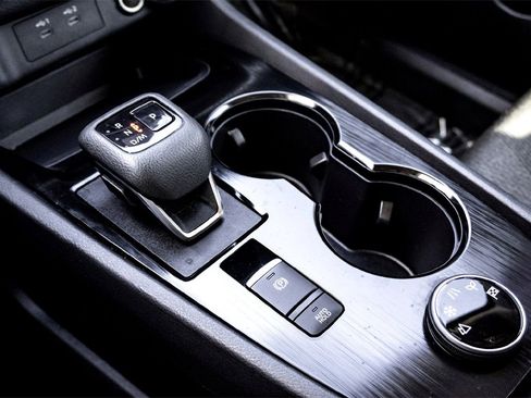 Used 2024 Nissan Rogue SV image 25