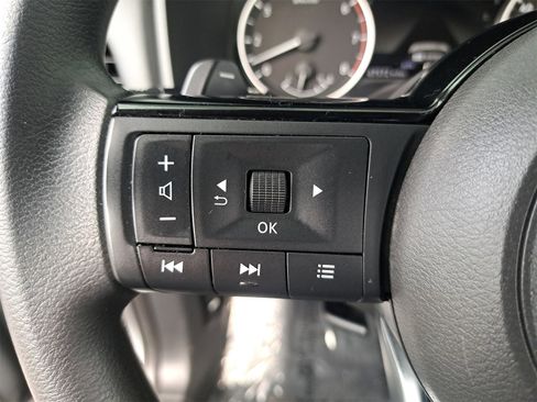 Used 2021 Nissan Rogue SV image 16