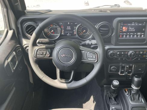Used 2023 Jeep Wrangler Unlimited Sport AWD/4WD image 13