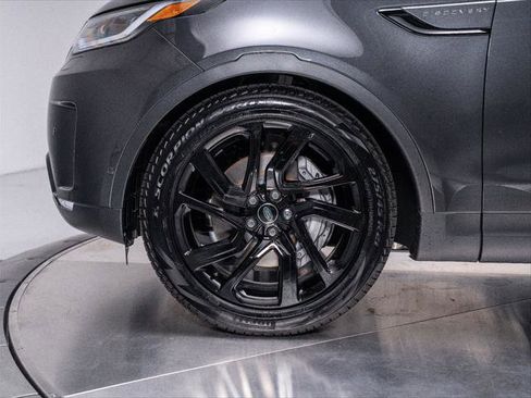 New 2025 Land Rover Discovery S image 11