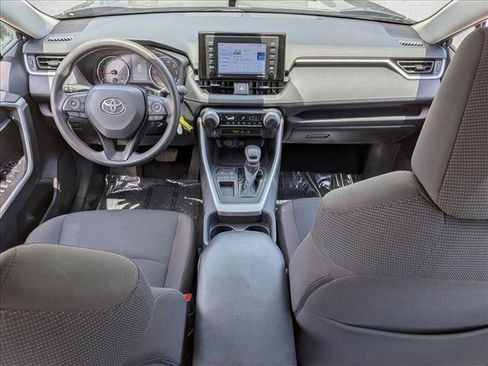 Used 2021 Toyota RAV4 LE FWD image 17