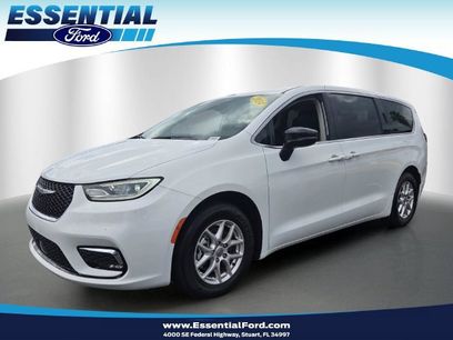 Used 2024 Chrysler Pacifica Touring-L