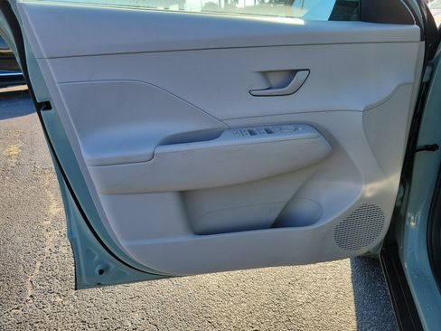 Used 2024 Hyundai Kona SEL image 16