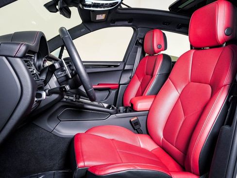Certified 2025 Porsche Macan AWD/4WD image 5