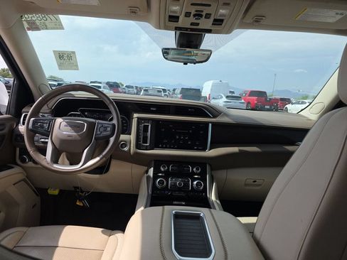 Used 2021 GMC Yukon Denali w/ Denali Premium Package AWD/4WD image 11