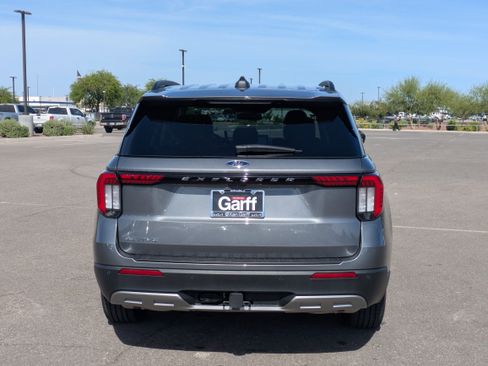 Used 2025 Ford Explorer Active w/ Active Comfort Package RWD image 4