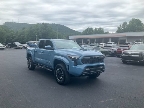 Used 2026 Toyota Tacoma TRD Sport w/ TRD Sport Premium Package RWD image 3