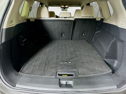 Used 2023 Nissan Rogue SV FWD image 27