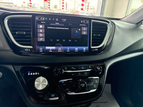 Used 2025 Chrysler Pacifica Select FWD image 31