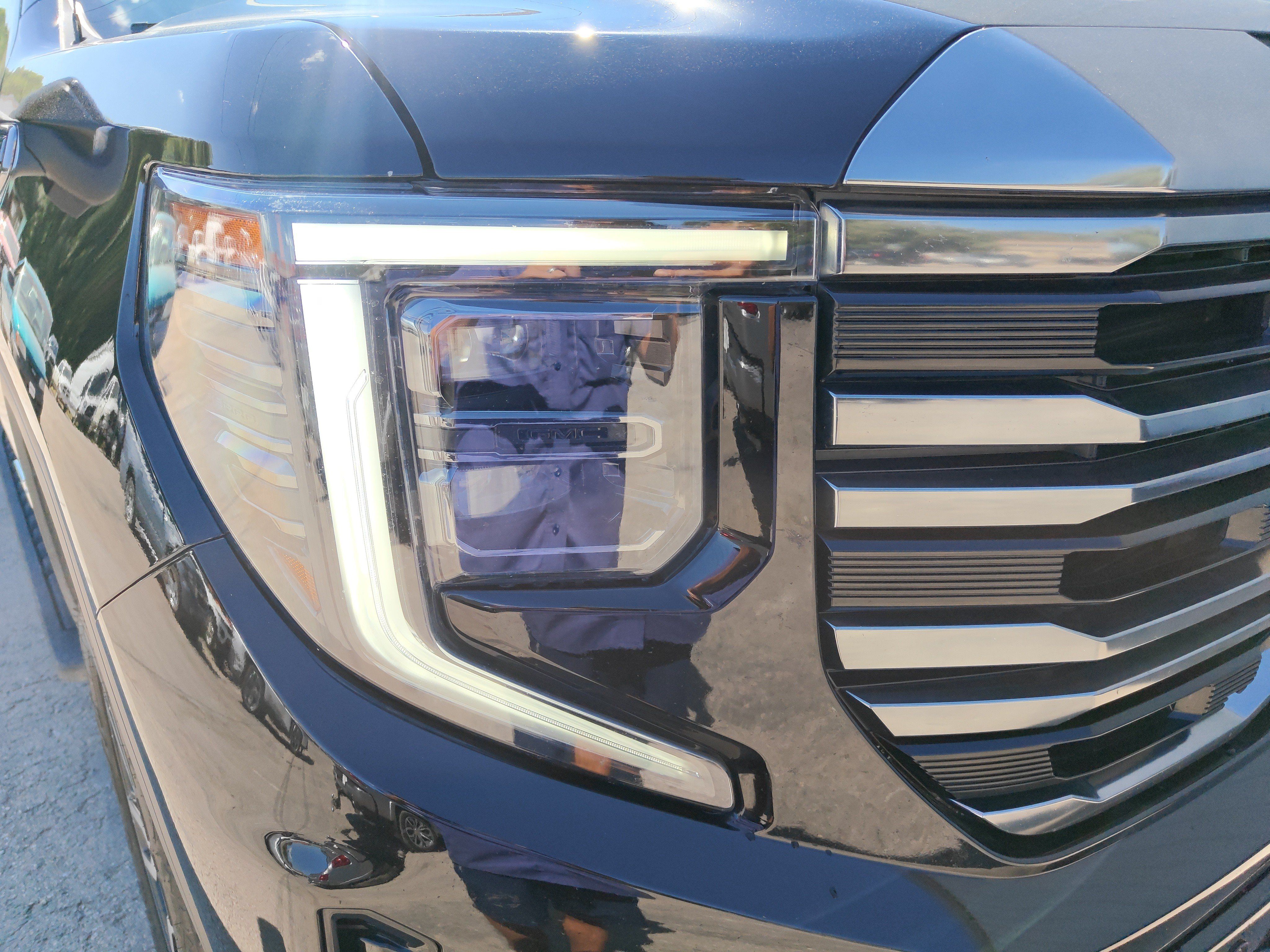 Used 2024 GMC Sierra 1500 AT4 w/ AT4 Premium Package AWD/4WD image 4