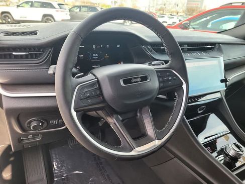 New 2026 Jeep Grand Cherokee Altitude image 9