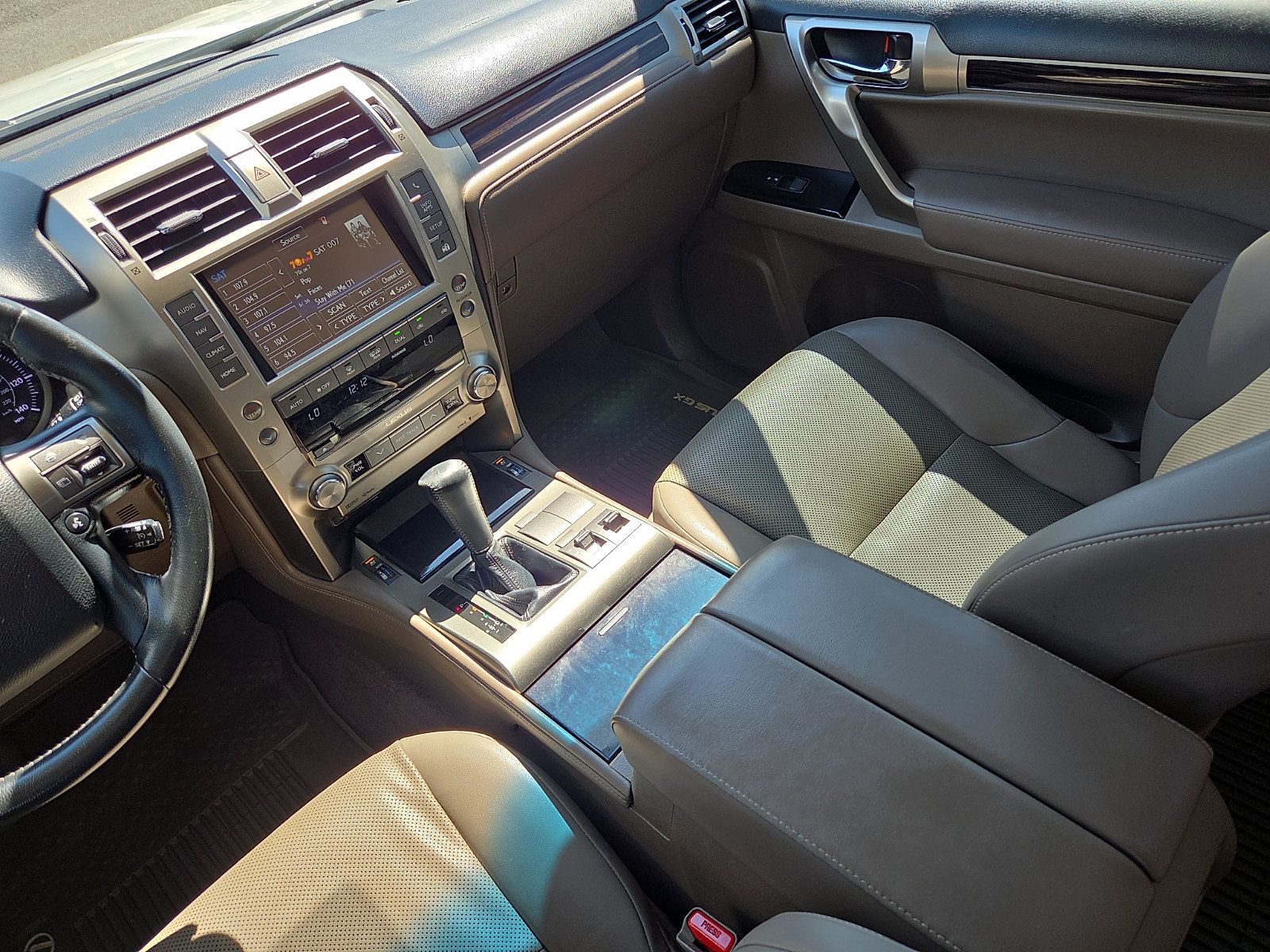 Used 2018 Lexus GX 460 w/ Navigation Package AWD/4WD image 12