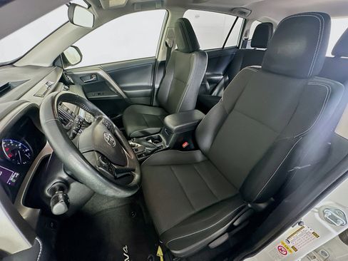 Used 2018 Toyota RAV4 XLE FWD image 13