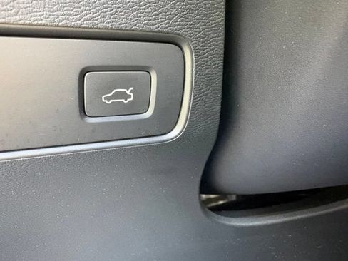Used 2019 Volvo XC40 T5 R-Design AWD/4WD image 19
