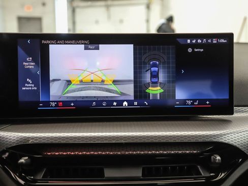 Used 2025 BMW 330i xDrive Sedan w/ M Sport Package image 16