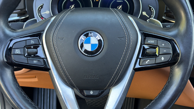 Used 2019 BMW 530e w/ Convenience Package RWD image 18