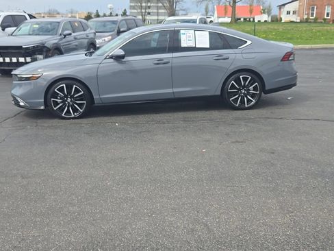 Used 2023 Honda Accord Touring image 4