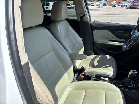 Certified 2019 Buick Encore Essence FWD image 25