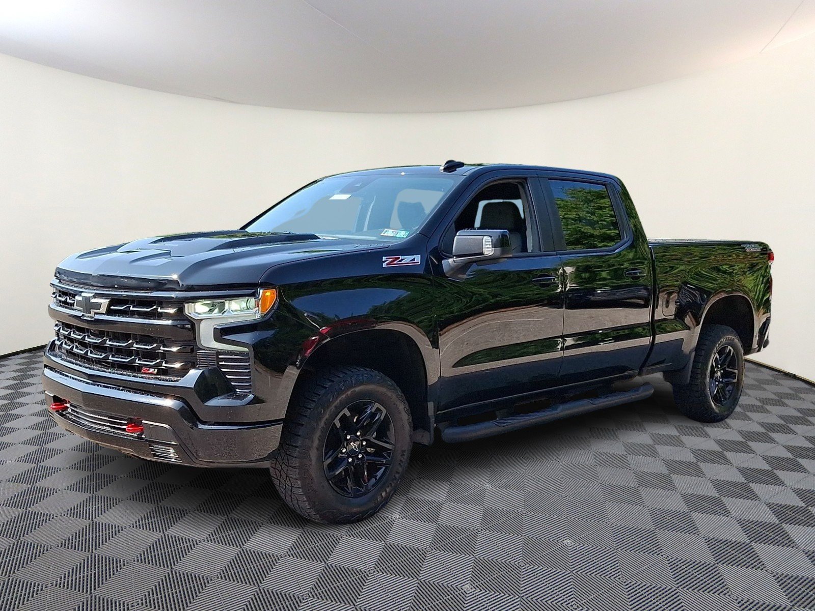 Used 2023 Chevrolet Silverado 1500 LT Trail Boss w/ Convenience Package II AWD/4WD image 3