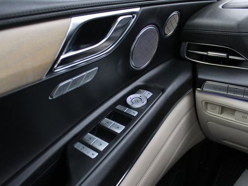 Used 2022 Genesis GV80 3.5T w/ Advanced Package 06 image 27