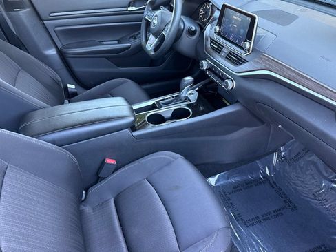 Used 2024 Nissan Altima 2.5 SV FWD image 18