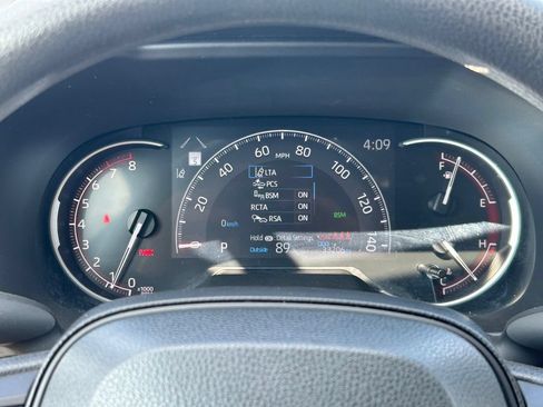 Certified 2025 Toyota RAV4 XLE FWD image 31