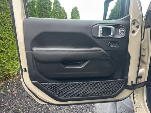 Used 2020 Jeep Gladiator Overland w/ Popular Equipment Package image 8