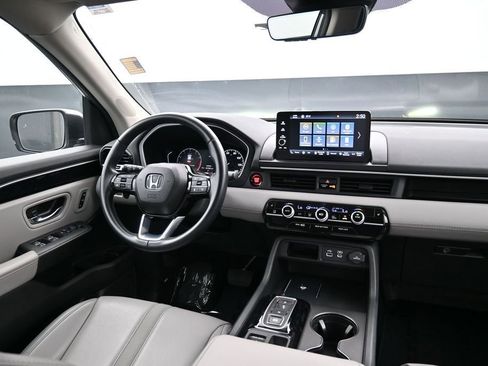 Used 2025 Honda Pilot EX-L image 15