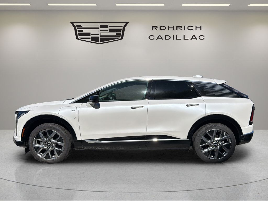 Certified 2025 Cadillac Optiq Luxury 2 w/ LPO, Floor Liner Package AWD/4WD image 8