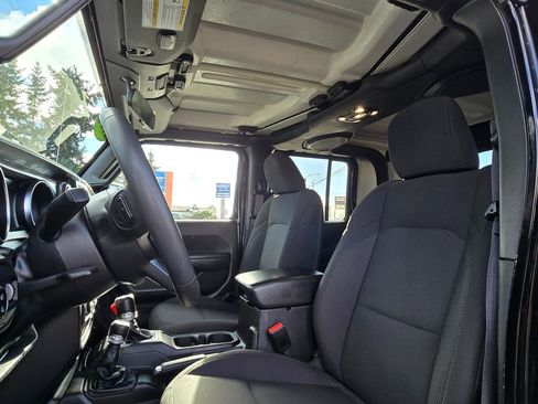 Used 2023 Jeep Gladiator Sport image 21