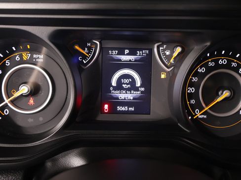 Used 2025 Jeep Gladiator Sport image 4