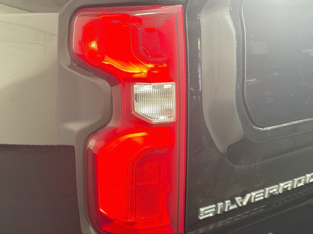 Used 2024 Chevrolet Silverado 1500 High Country AWD/4WD image 35