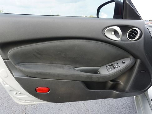 Used 2014 Nissan 370Z Touring RWD image 20