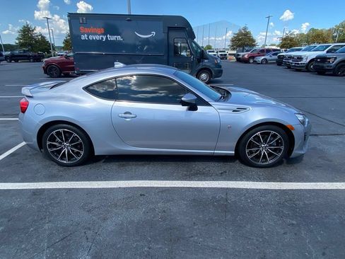 Used 2017 Toyota 86 RWD image 8