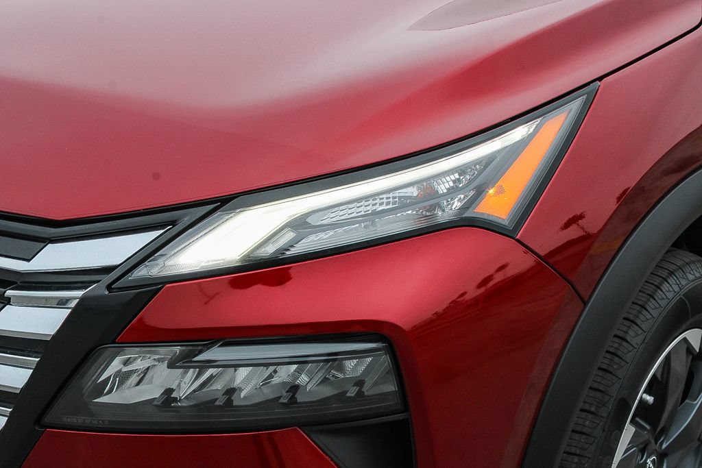 Used 2024 Nissan Rogue SV FWD image 5