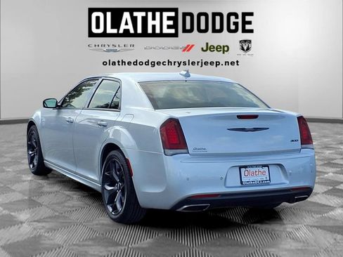 Used 2021 Chrysler 300 Touring L RWD image 29