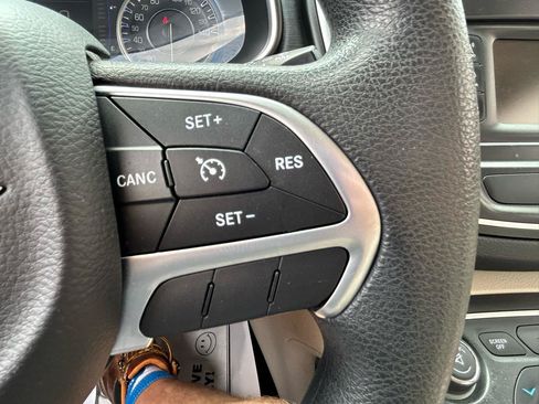 Used 2015 Chrysler 200 Limited FWD image 19