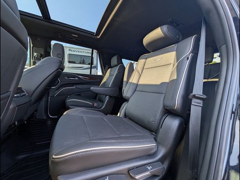 Used 2023 Cadillac Escalade Premium Luxury AWD/4WD image 31