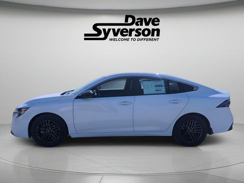 Used 2026 Nissan Sentra SV w/ SV Convenience Package FWD image 8