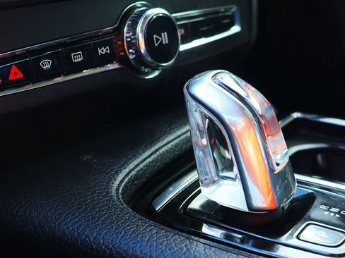 Used 2018 Volvo S90 T8 Momentum w/ Convenience Package image 58