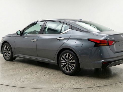 Used 2025 Nissan Altima 2.5 SV image 6