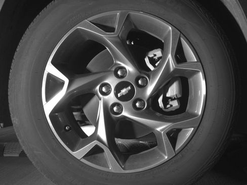 Used 2025 Chevrolet Trax LT w/ LT Convenience Package image 10