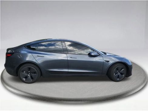 Used 2023 Tesla Model 3 Standard Range image 3