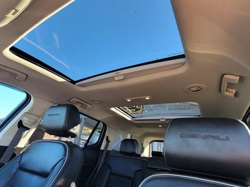 Used 2023 GMC Acadia Denali w/ Denali Ultimate Package image 40