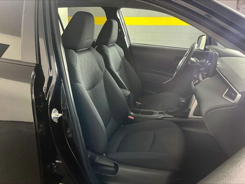 Used 2024 Toyota Corolla Cross LE FWD image 9