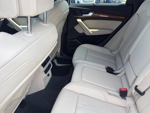 Used 2024 Audi Q5 e Premium Plus w/ Premium Plus Package AWD/4WD image 29