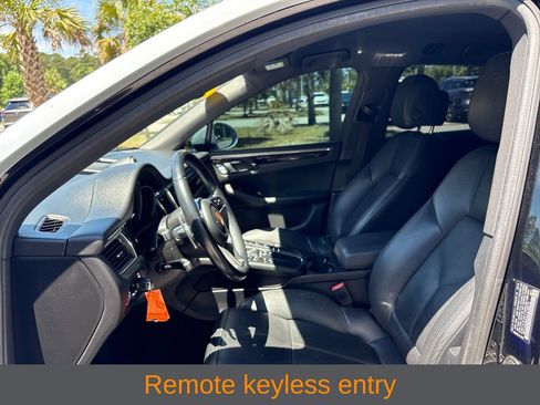 Used 2018 Porsche Macan AWD/4WD image 6